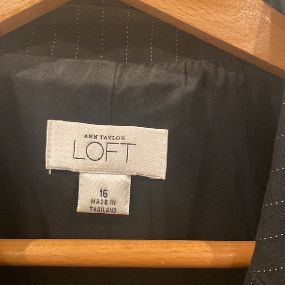 FULL SUIT-Ann Taylor Loft women’s pinstriped black pants suit size 16 - Picture 3 of 8